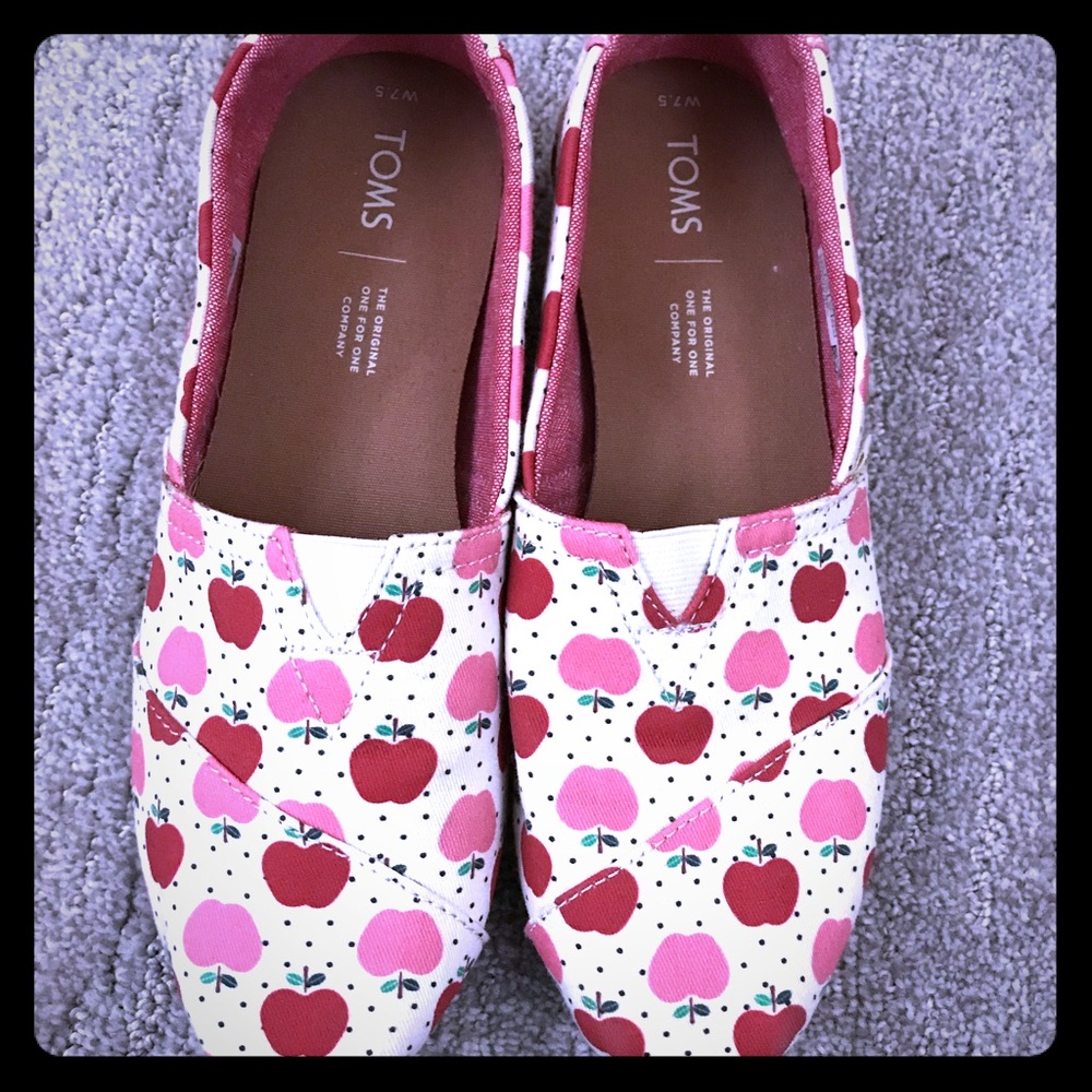 Toms Apple print shoes